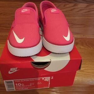 BNIB pink loafer style Nike shoes with Velcro!